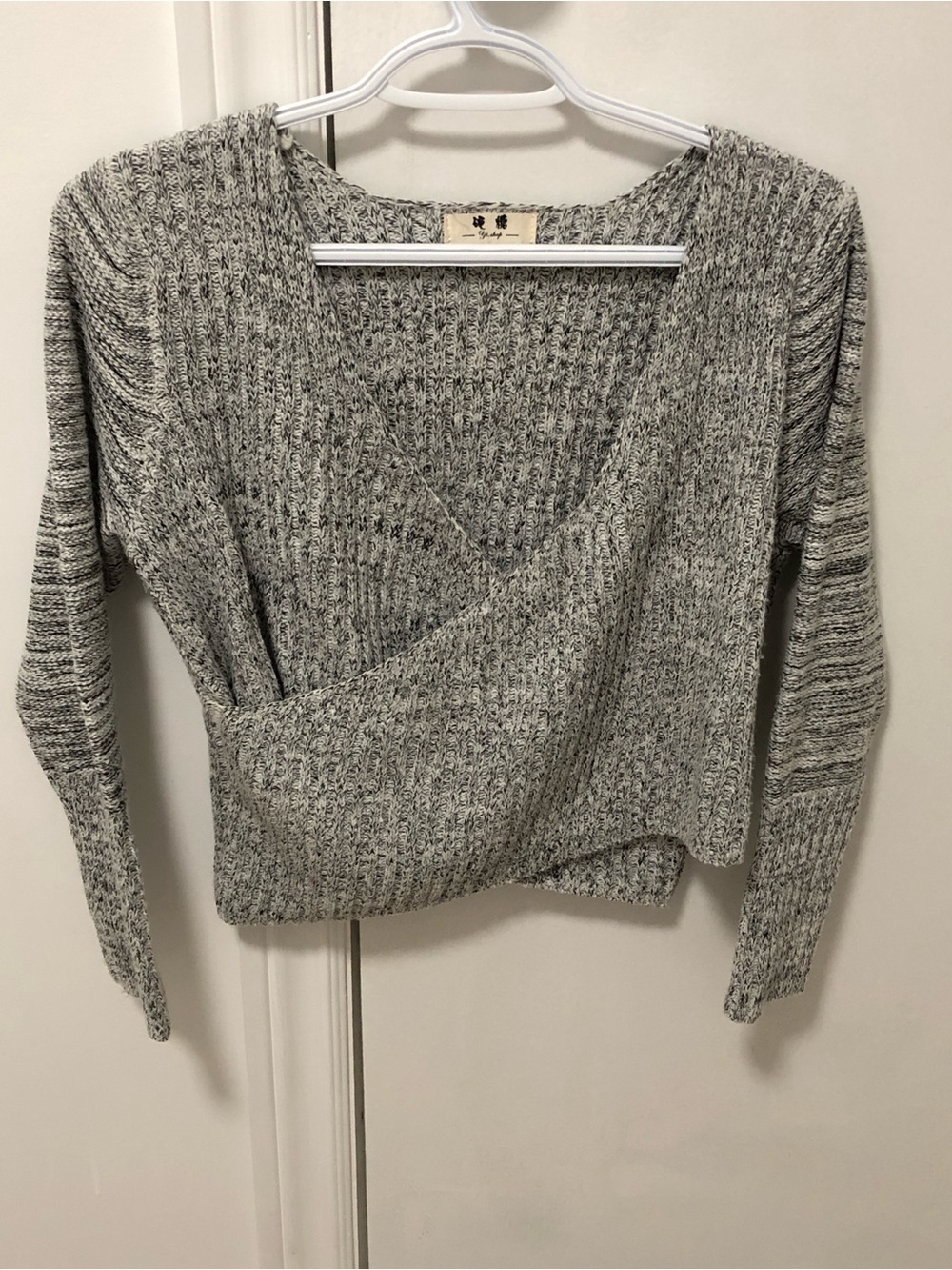 Preowned Cozy V-Neck Wrap-Front Women's Sweater Gray Crop Top small long sleeve